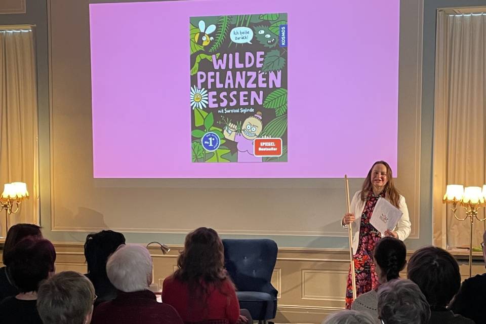 Christine Rauch und Ernestine Donnerberg: Wilde Pflanzen essen mit Survival Siglinde Thumbnail