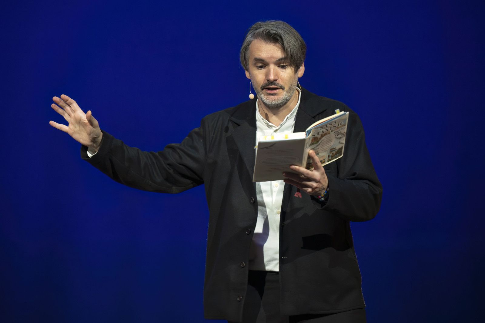 Saša Stanišić: Möchte die Witwe angesprochen werden, platziert sie auf dem Grab die Gießkanne mit dem Ausguss nach vorne