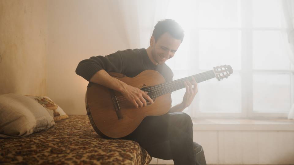 DACHERÖDEN IN CONCERT MIT AKUSTIKGITARRE Thumbnail