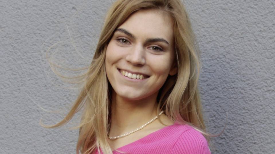 ZWEI LESUNGEN LADEN ZUR SOMMERBÜHNE EIN Thumbnail