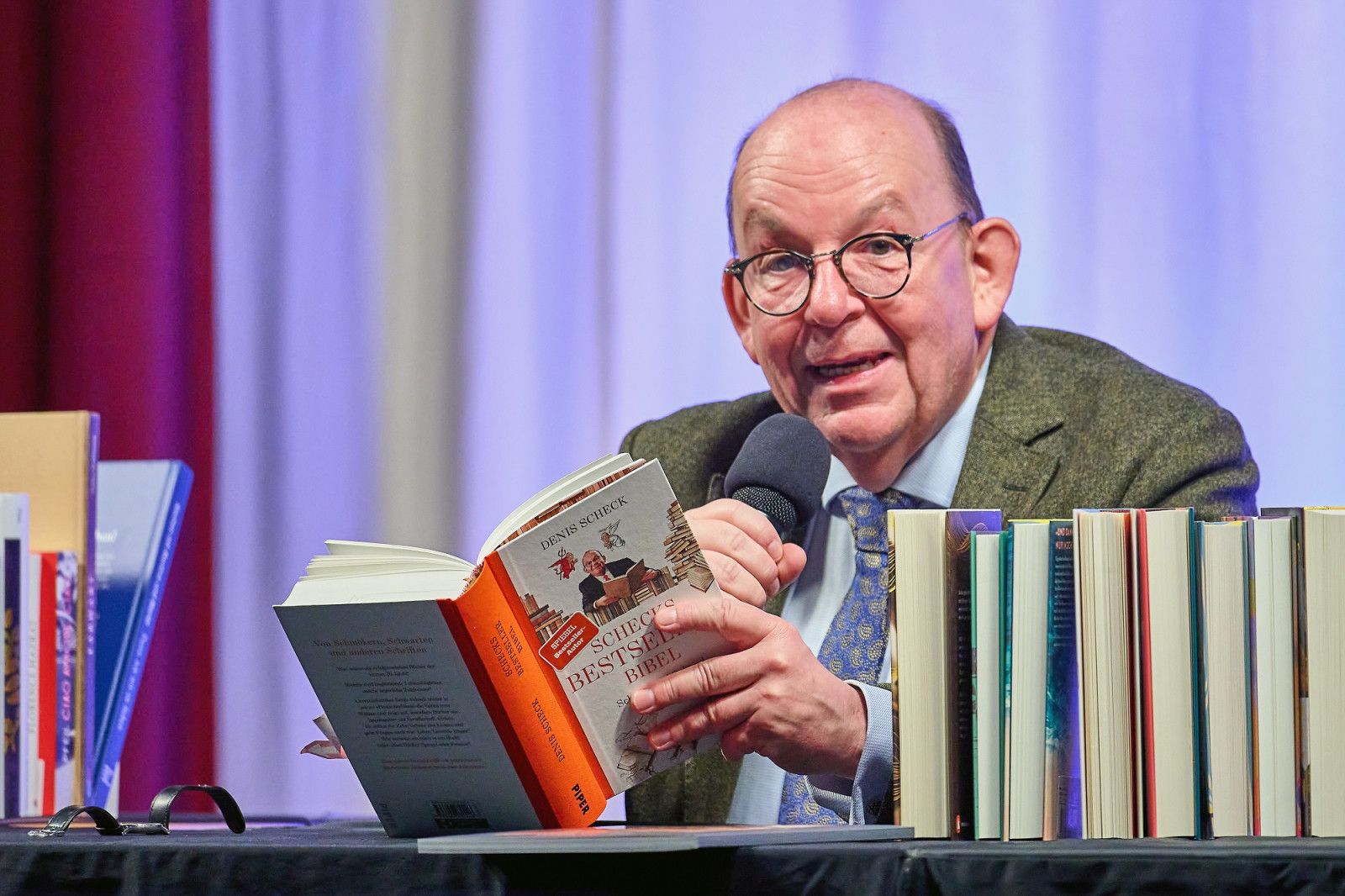 Mit Denis Scheck durch die literarische Welt 2025