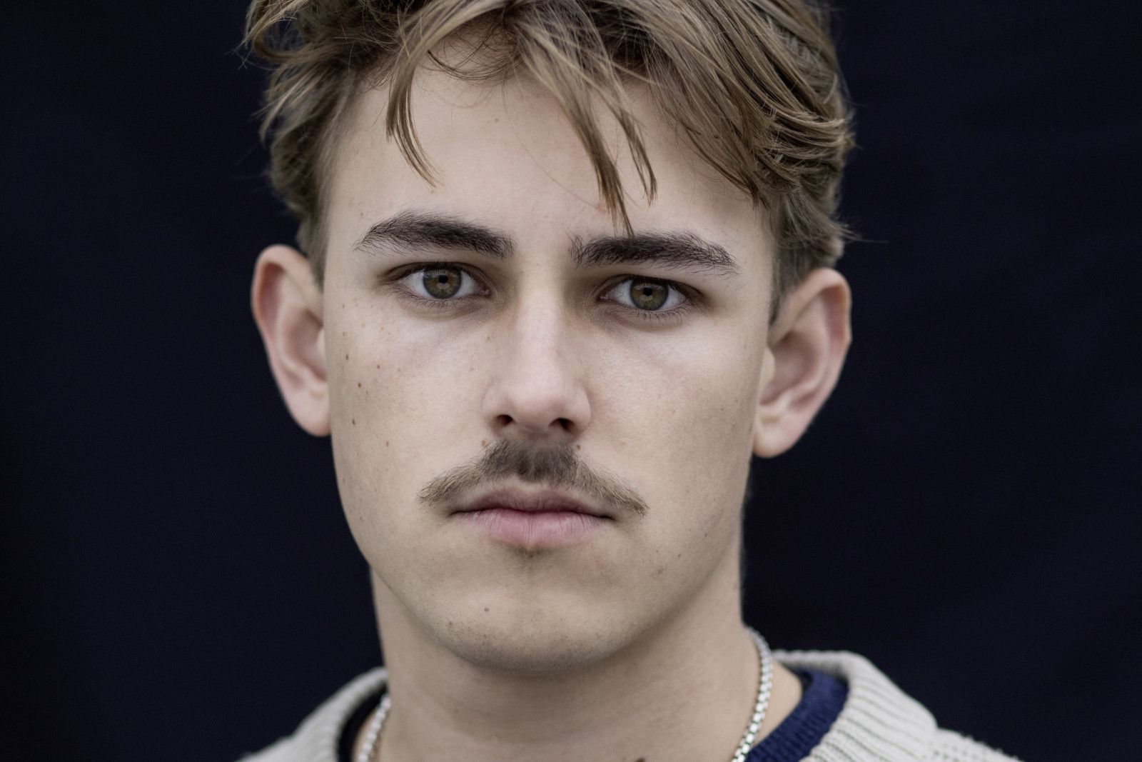 Nelio Biedermann: Lázár