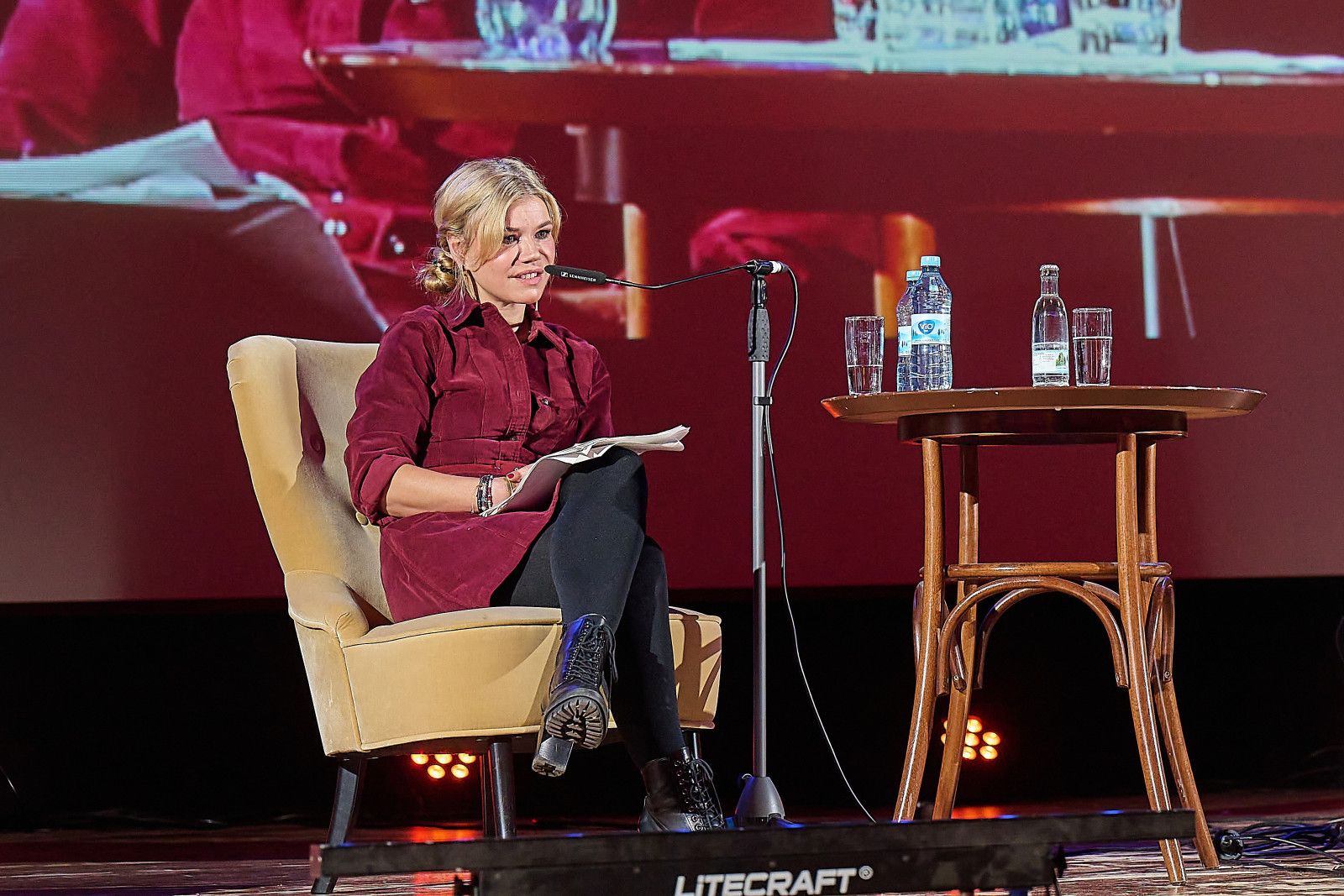 Romy Hausmann: Himmelerdenblau